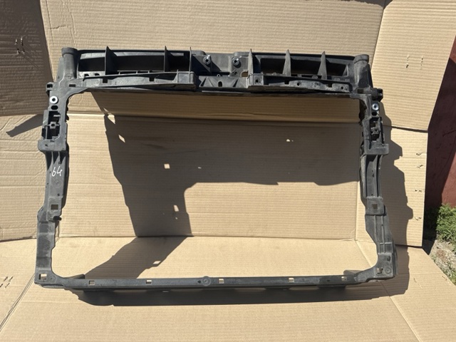 Рамка передньої панелі Volkswagen Tiguan Allspace 