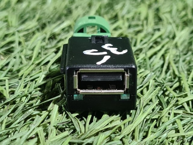 Зарядний пристрій USB 5Q0035726 VAG