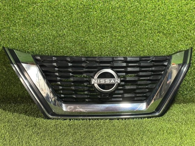 Решітка радіатора 623106RA0A NISSAN