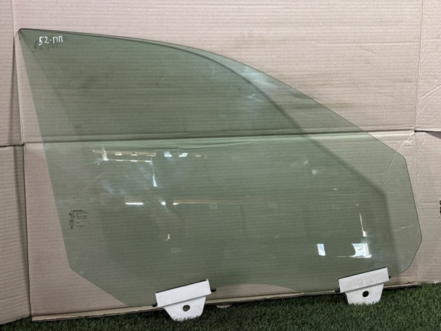 Скло пасажирських дверей 68068670AA CHRYSLER