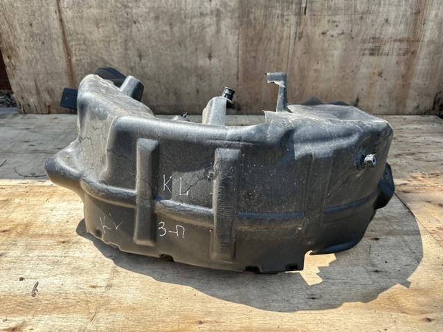 Підкрилок задній правий 68209676AD CHRYSLER