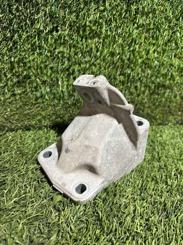 Кронштейн подушки (опори) двигуна, лівої 68252524AA CHRYSLER