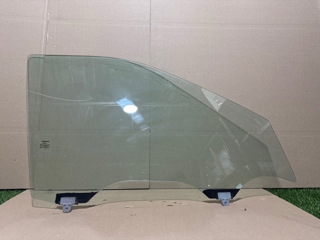 Скло передніх дверей, правих 803005RL0A NISSAN
