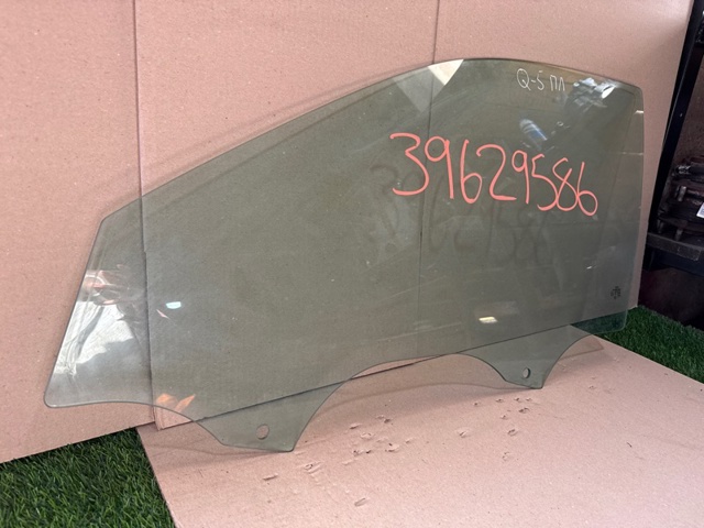 Вікно (передніх дверей) двері 80A845201A VAG