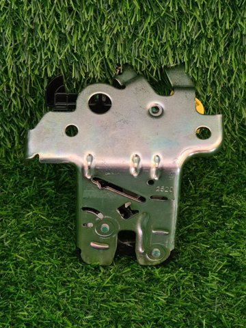 Замок кришки багажника Ауді Ку 3