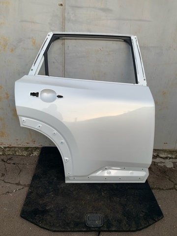 Двері задні, праві 821006RR0B NISSAN