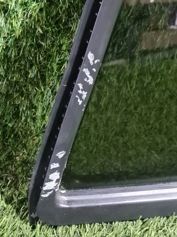 Кватирка двері трикутник, задня, права 822625RB0A NISSAN