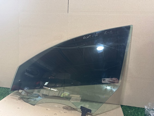 Скло та ущільнювачі скла вітрового правого/лівого 824112T010 HYUNDAI