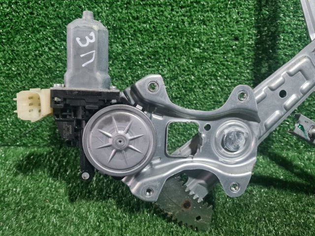 Мотор склопідйомника дверей задніх, правих 827304BA0A NISSAN