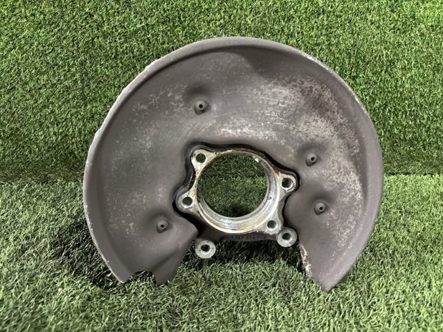 Кулак поворотний правий 8R0505432F VAG