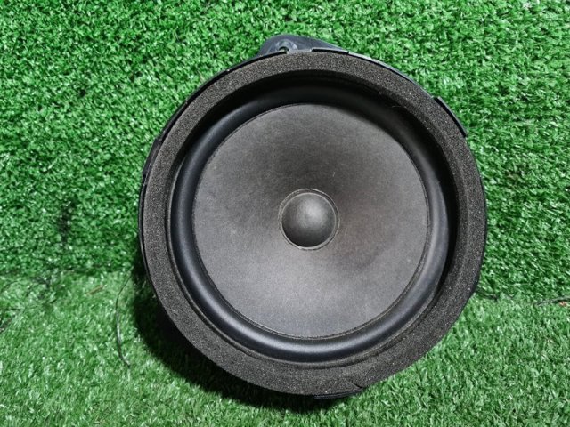 Динамік передньої двері 8V4035411B VAG