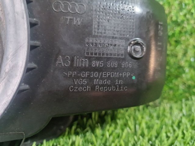 Лючок (дверцята) бензобака 8V5809906 VAG