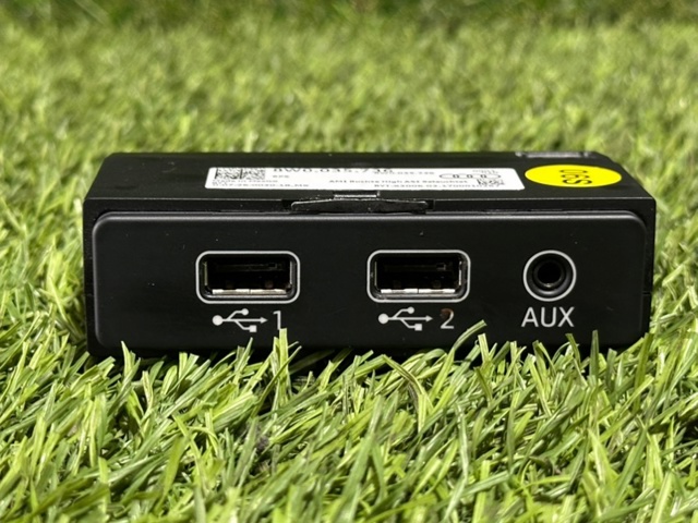 USB-розгалужувач 8W0035736 VAG