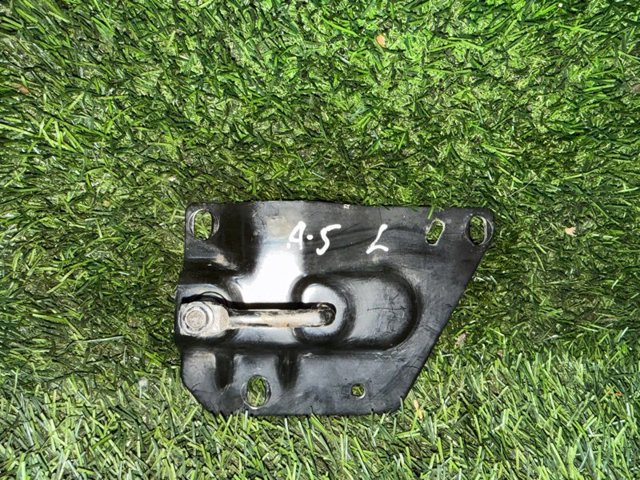 Стояк-гак замка капота 8W0823185D VAG