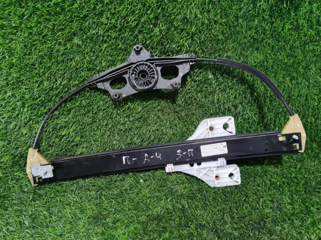 Склопідйомник задніх правих дверей 8W0839462 VAG