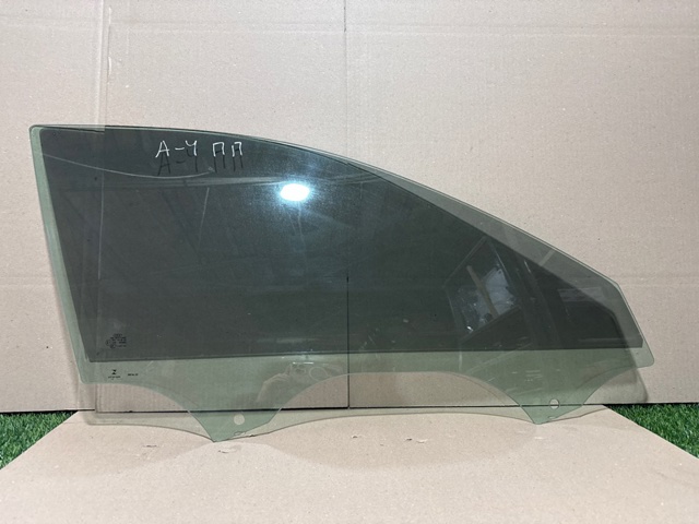 Скло пасажирських дверей 8W0845202 VAG