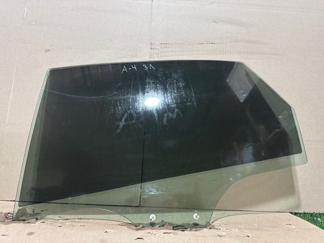 Скло заднє ліве 8W5845205 VAG