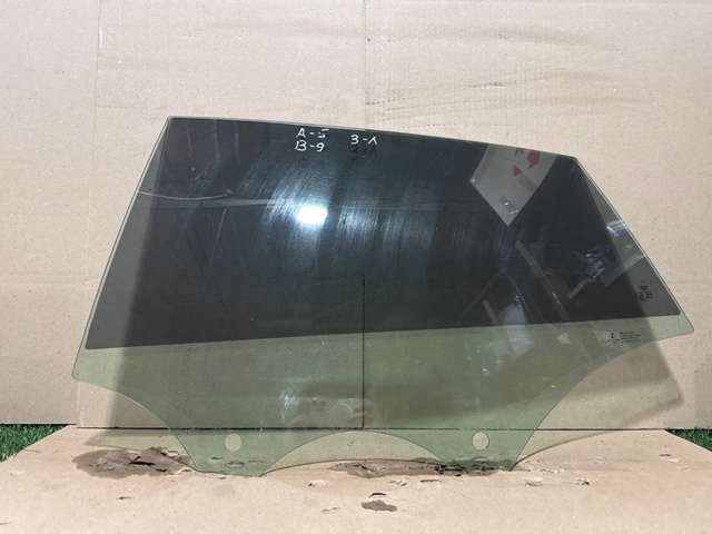 Скло заднє ліве 8W8845205 VAG