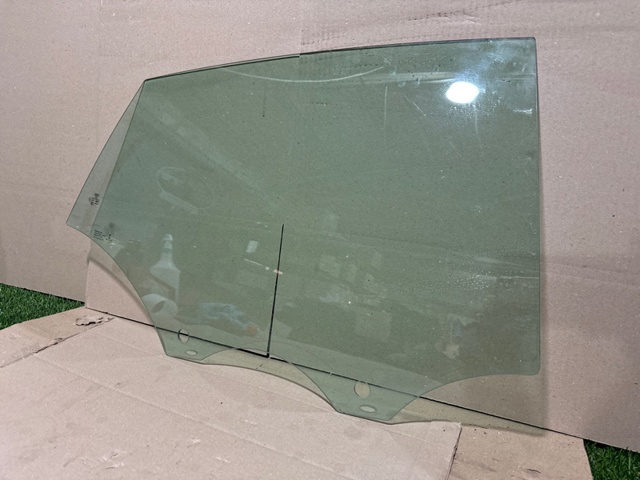 Скло заднє праве 8W8845206 VAG