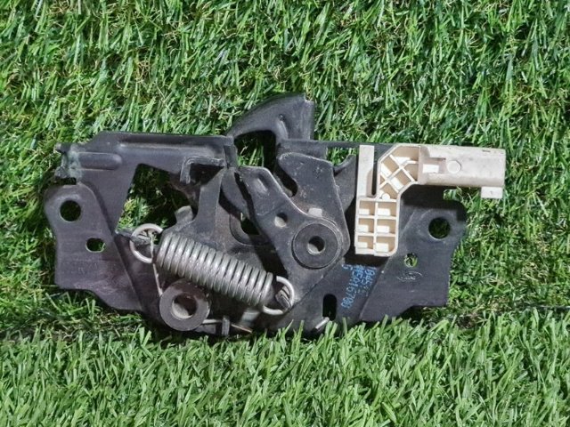 Замок кришки капота Ford Focus 3