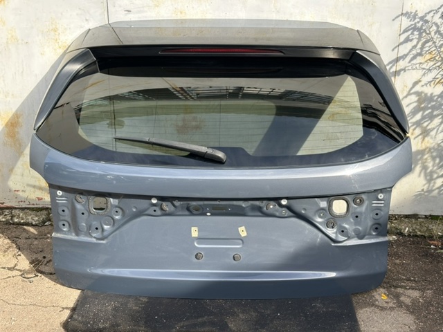 Двері багажника KMY16202X MAZDA