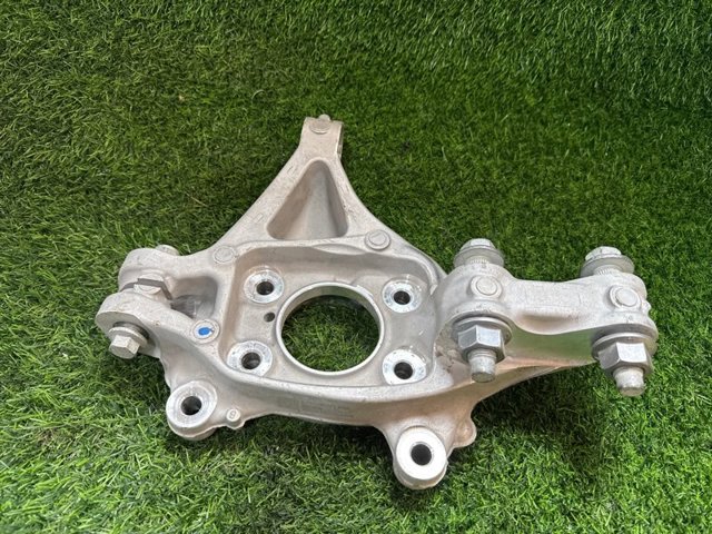 Цапфа поворотна ліва LJ9Z3K186A FORD