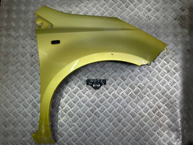 Переднє праве крило F31009U0M0 NISSAN