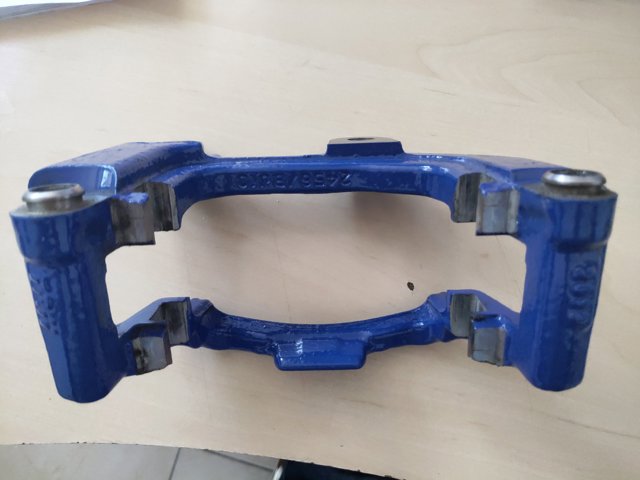 Скоба гальмівного заднього супорта 34206884797 BMW