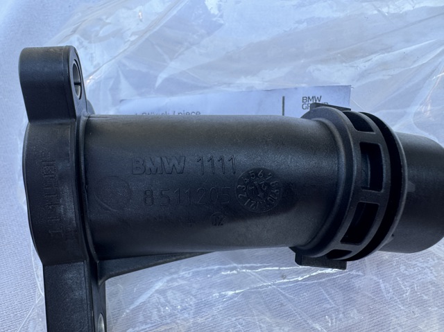 Штуцер блоку системи охолодження 11118511205 BMW