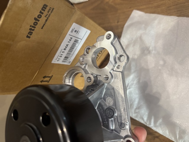 Насос охолодження 11515B4A144 BMW