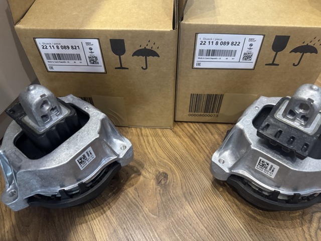 Права подушка двигуна 22118089822 BMW