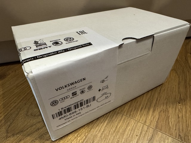 Колодки передні 4M0698151BJ VAG