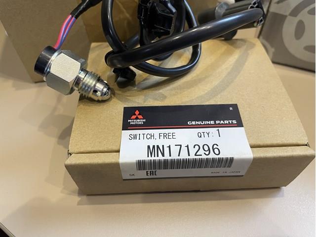 Датчик включення диференціала моста MN171296 MITSUBISHI
