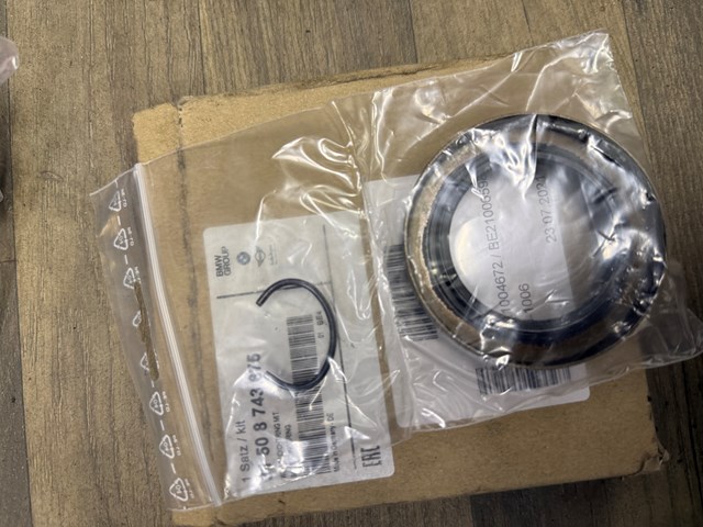 Сальник редуктора переднього моста 31508743675 BMW