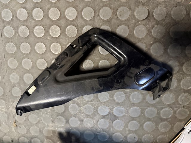 Кронштейн бампера переднього, правий 51117357202 BMW