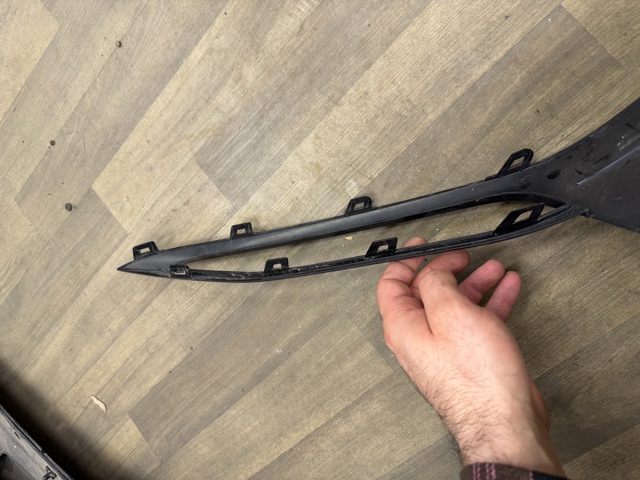 Ободок/окантовка фари противотуманной, правий 51117385282 BMW