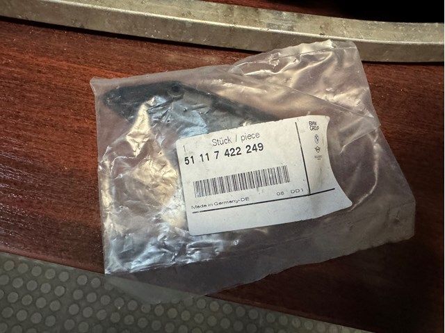 Направляюча переднього бампера, ліва 51117422249 BMW