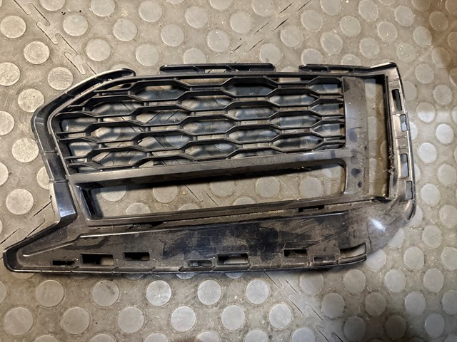 Решітка переднього бампера, права 51118064964 BMW