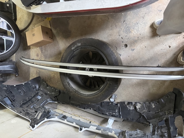 Автомобільний рейлінг на дах лівий 51137417885 BMW