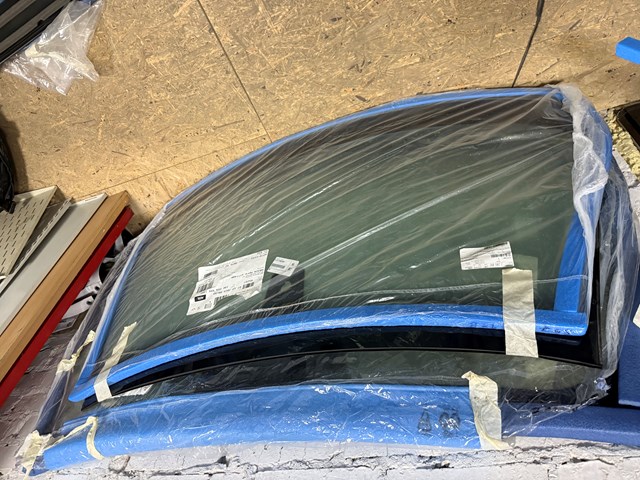 Вітрове скло 51317285897 BMW