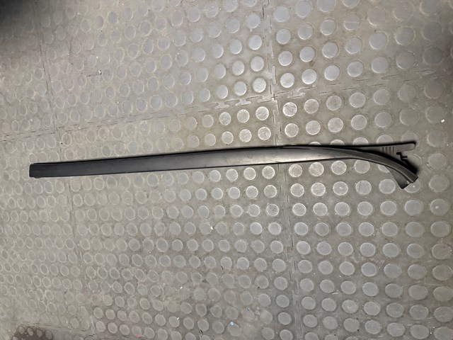 Водостік лобового скла, жабо 51317399031 BMW