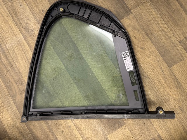Задня кватирка права 51357381348 BMW