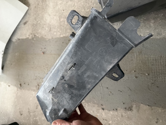 Повітропровід гальмівного диска, правий 51747331784 BMW
