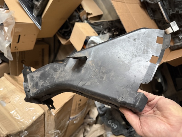 Повітропровід гальмівного диска, правий 51748737026 BMW