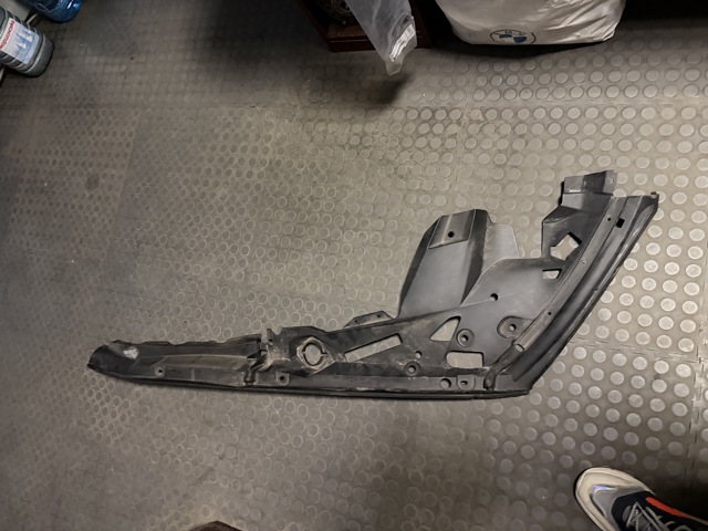 Ущільнювач арки крила 51767469502 BMW