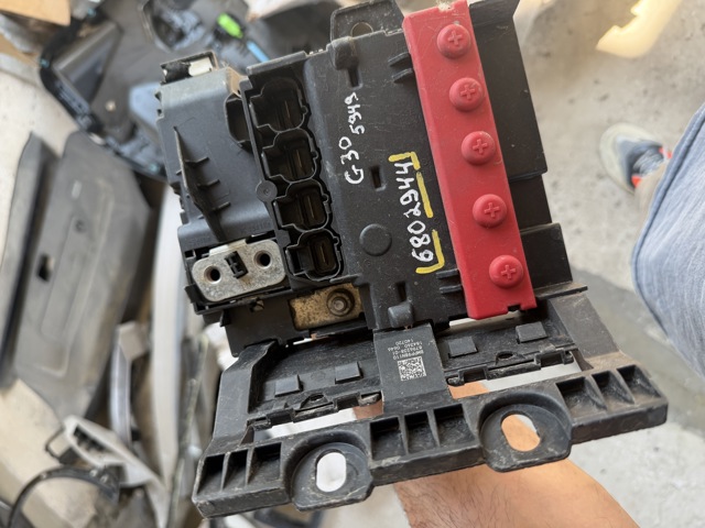 Блок запобіжників задній, салонний 61146802944 BMW
