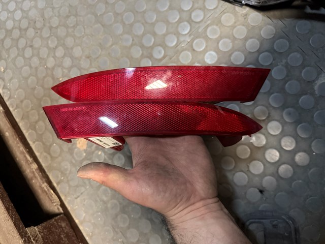 Правий відбивач бампера 63147463974 BMW