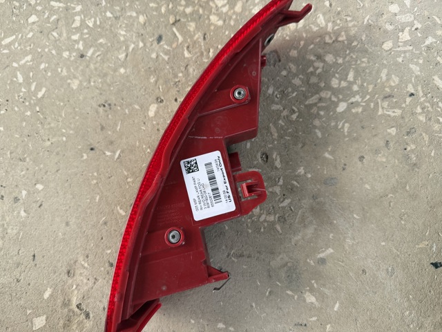 Правий відбивач бампера 63148091922 BMW