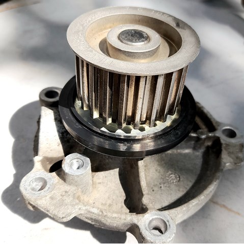 Водяний насос 5142985AA CHRYSLER