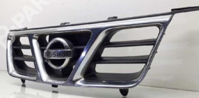 Захисна решітка радіатора 623108H70A NISSAN